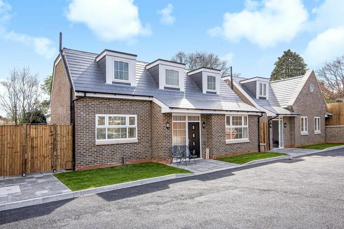 4 Bedroom Detached House To Rent In Friern Park, North Finchley, N12