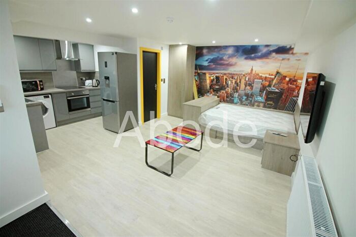 1 Bedroom Flat To Rent In Beechwood Crescent, Burley, Leeds, LS4