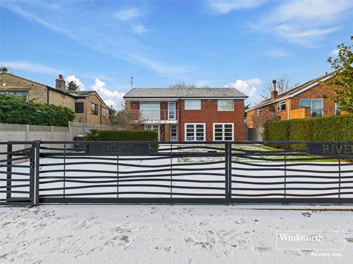 4 Bedroom Detached House For Sale In River Gardens, Purley On Thames, Reading, Berkshire, RG8