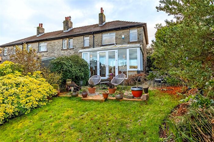 2 Bedroom Terraced House For Sale In Highfields, Holmfirth, HD9