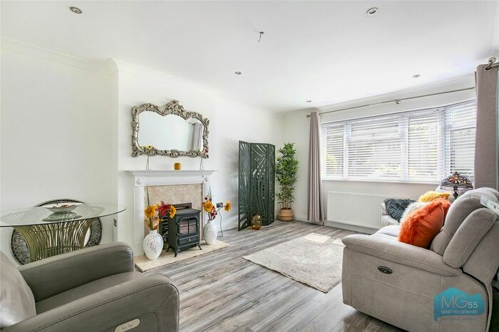 2 Bedroom Maisonette To Rent In Westmere Drive, London, NW7