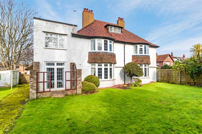 4 Bedroom House For Sale In Abbotts Close, Worthing Central, Worthing, BN11