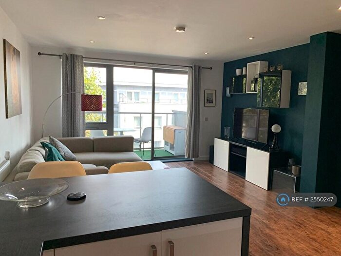 2 Bedroom Flat To Rent In Felix Point, London, E14