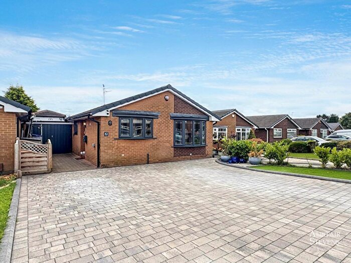 2 Bedroom Link Detached House For Sale In Lindale Avenue, Chadderton, OL9
