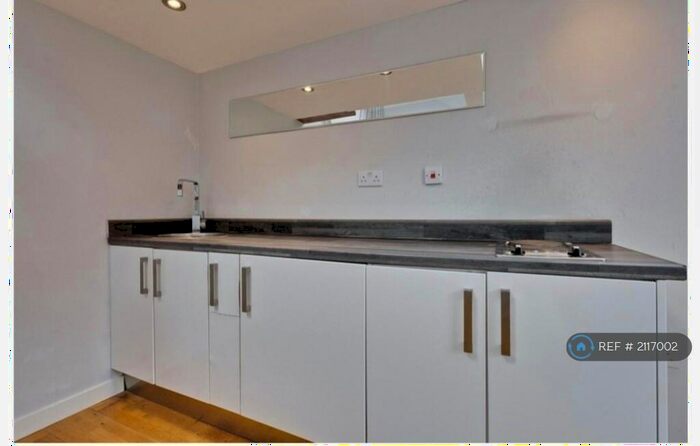 1 Bedroom Flat To Rent In Suffolk House, Weybridge, KT13