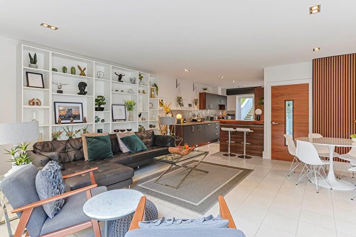 4 Bedroom Town House To Rent In Windsor Road, Poole, BH14