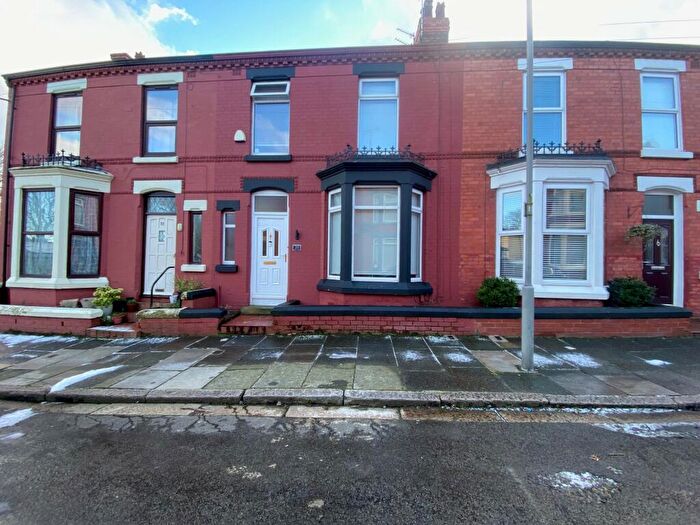 3 Bedroom House To Rent In Hendon Road, L6