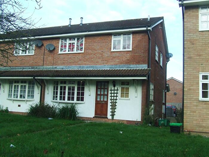 2 Bedroom Property To Rent In Ashbourne Crescent, Taunton, Somerset, TA1