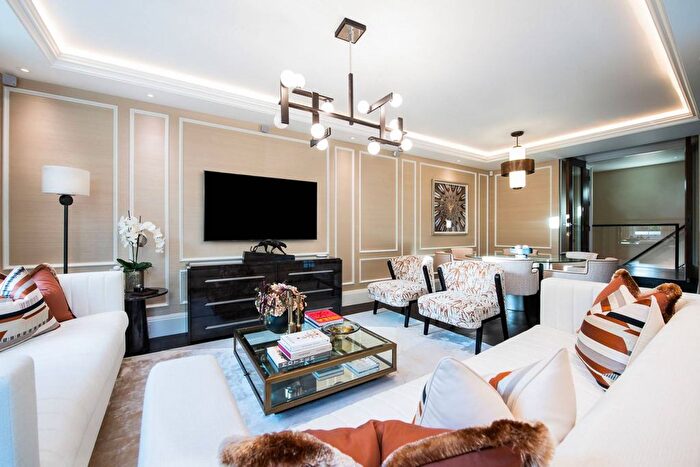 3 Bedroom Flat To Rent In Prince Of Wales Terrace, High Street Kensington, London, W8