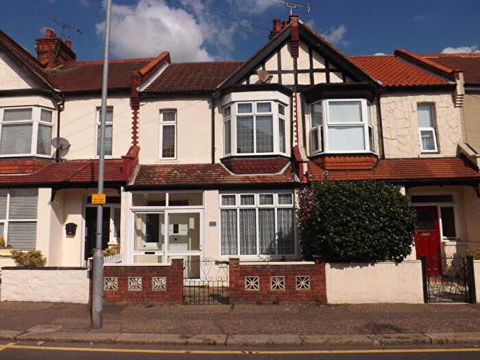 3 Bedroom House To Rent In Fairfax Drive, Westcliff-on-Sea, SS0