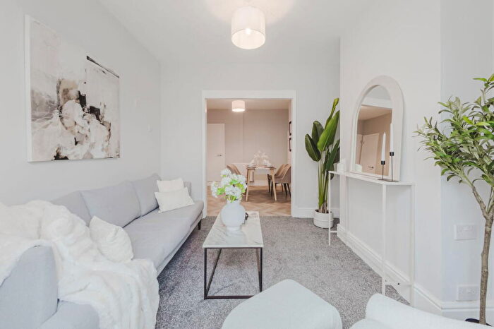 3 Bedroom Terraced House For Sale In Clifton Street, Old Town, Swindon, SN1