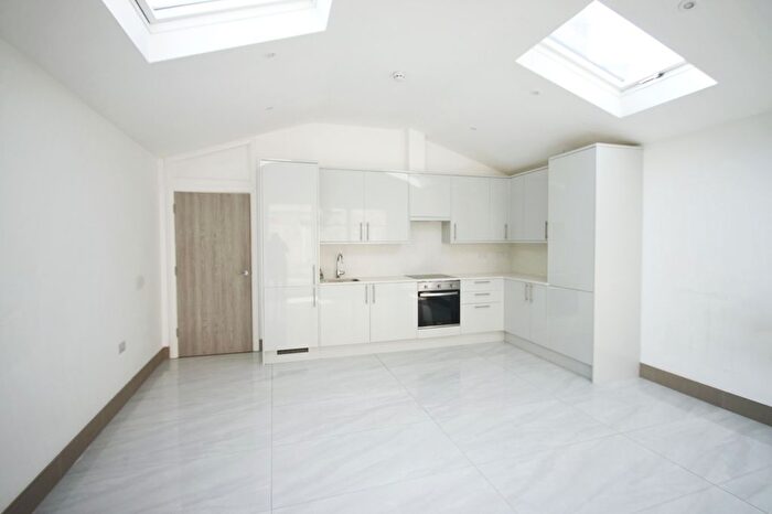 2 Bedroom Flat To Rent In High Road, Willesden Green, NW10