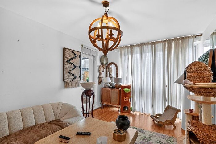 1 Bedroom Flat For Sale In St. Anns Road, London, W11