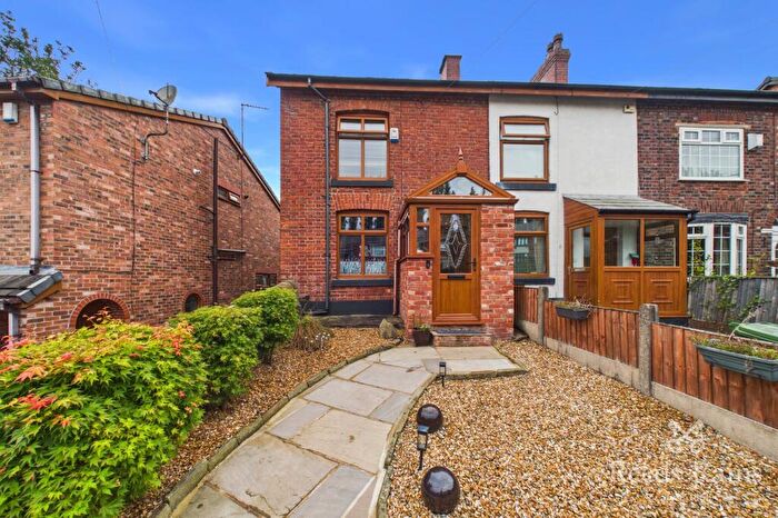 3 Bedroom End Of Terrace House For Sale In Talbot Road, Hyde, Greater Manchester, SK14