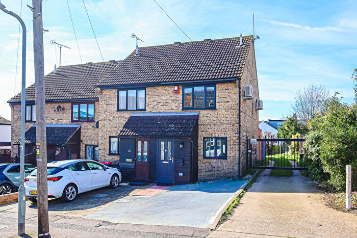 2 Bedroom End Of Terrace House For Sale In Pleasant Road, Southend-on-sea, SS1