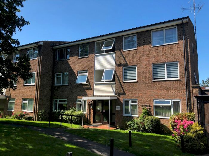2 Bedroom Flat To Rent In The Shires, Old Bedford Road, Luton, LU2