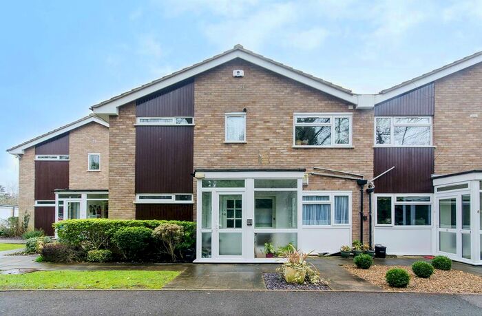 2 Bedroom Maisonette To Rent In St Cuthberts Gardens, Hatch End, Pinner, HA5