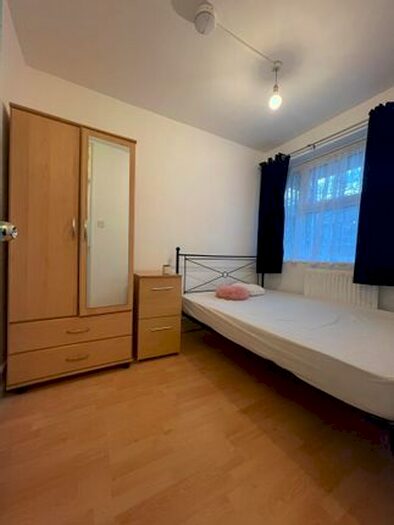 3 Bedroom Flat To Rent In Clarence Way, London, NW1