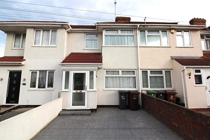 3 Bedroom Terraced House To Rent In First Avenue, RM10