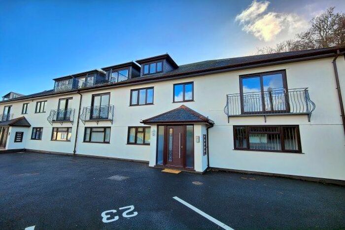 2 Bedroom Flat To Rent In Swanpool, Falmouth, TR11