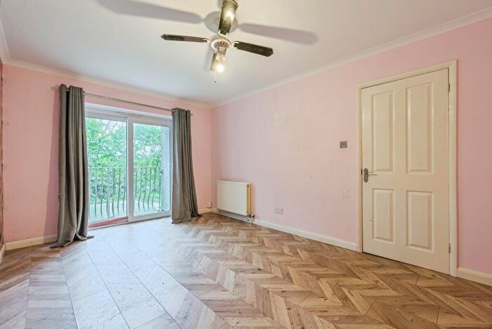 2 Bedroom Maisonette For Sale In Clittaford View, Plymouth, Devon, PL6