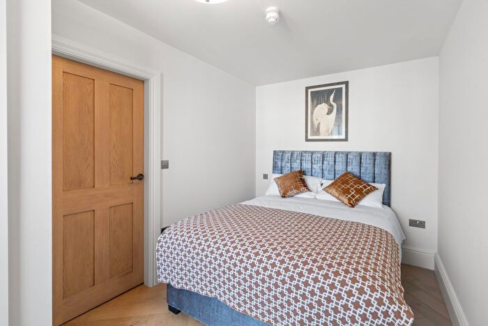 1 Bedroom Flat To Rent In Queens Gate, South Kensington, London, SW7