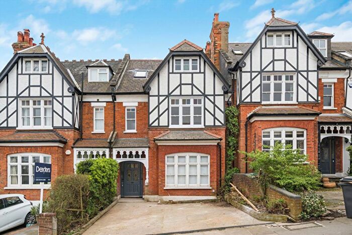 4 Bedroom Flat For Sale In Onslow Gardens, London, N10