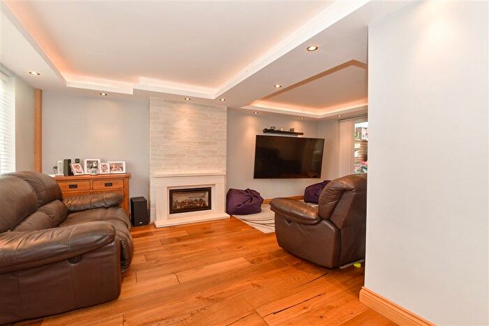 3 Bedroom Semi-Detached House For Sale In Benhams Drive, Horley, Surrey, RH6