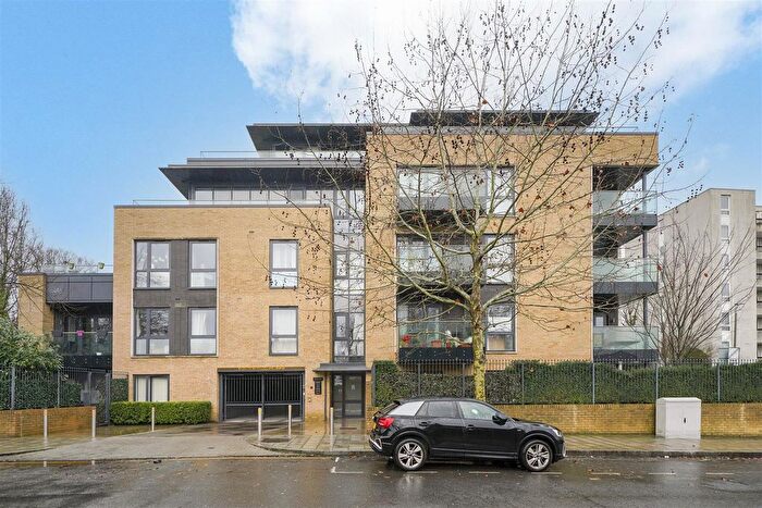2 Bedroom Flat For Sale In Linnet Court, Westleigh Avenue, Putney, SW15