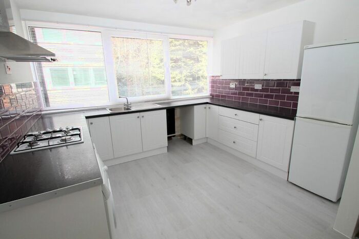 3 Bedroom Town House To Rent In Mill Close, Wokingham, RG41