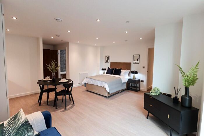 Flat To Rent In Thames Quarter, Reading, RG1