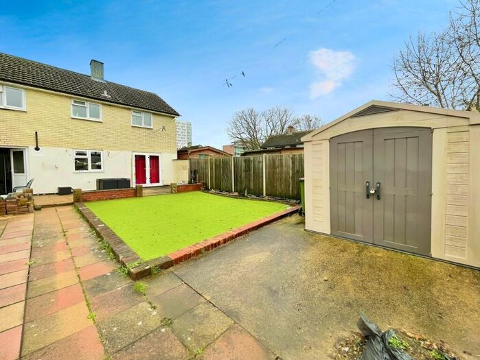 4 Bedroom End Of Terrace House To Rent In Lockerley Crescent, Southampton, SO16