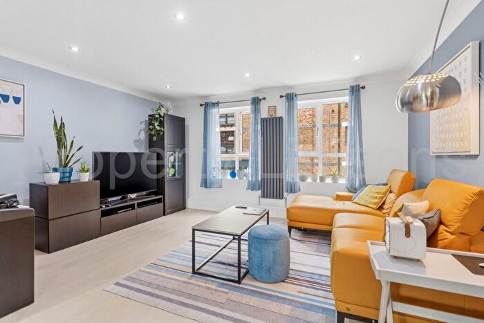 3 Bedroom House For Sale In Prospect Place, London, E1W