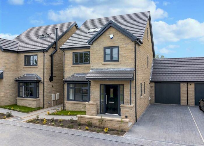 4 Bedroom Detached House For Sale In Birch Meadows, Leeds, LS26