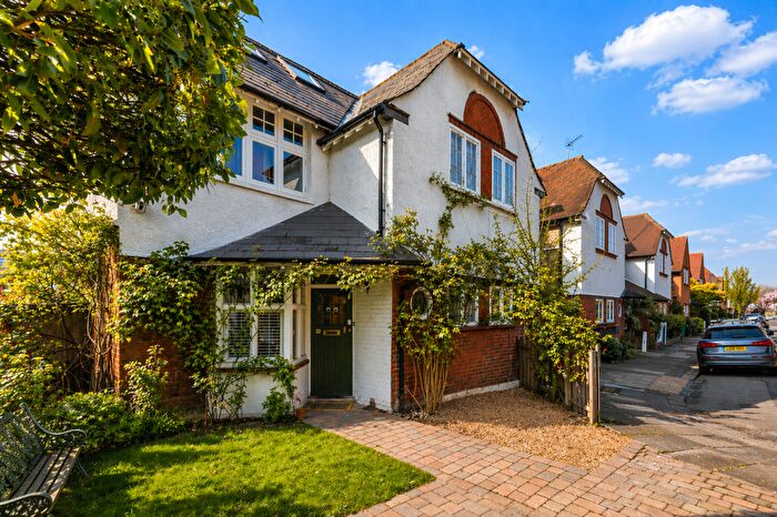 4 Bedroom Detached House For Sale In Holmesdale Avenue, SW14