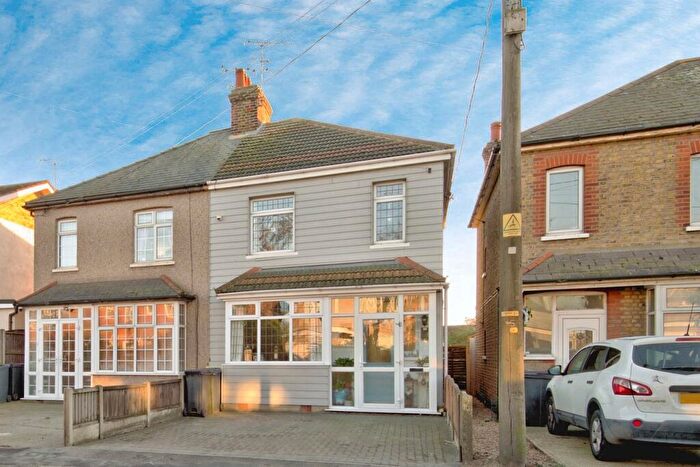 3 Bedroom Semi Detached House For Sale In Sutton Road, Rochford, SS4