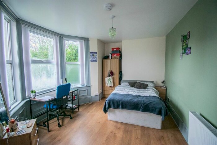 3 Bedroom Flat To Rent In Lesbury Road, Heaton, Newcastle Upon Tyne, NE6