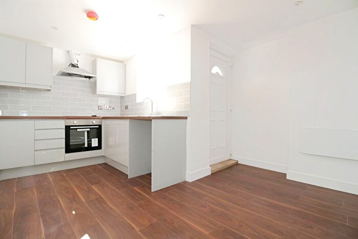 2 Bedroom Flat To Rent In Victoria Road, Netherfield, NG4