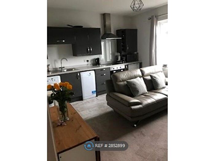 2 Bedroom Flat To Rent In Boltro Road, Haywards Heath, RH16