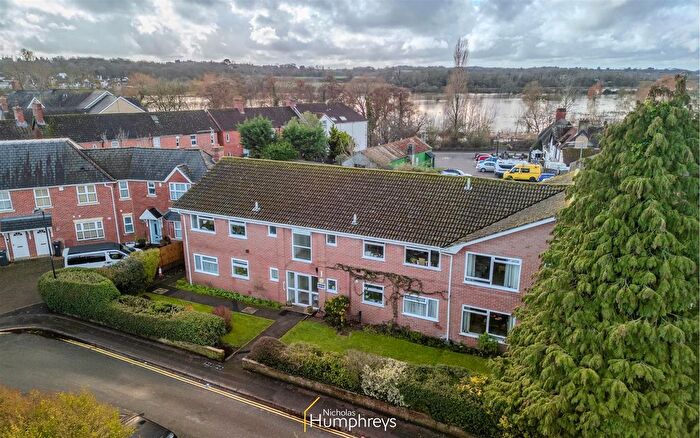 2 Bedroom Flat For Sale In Allen Road, Wimborne, BH21