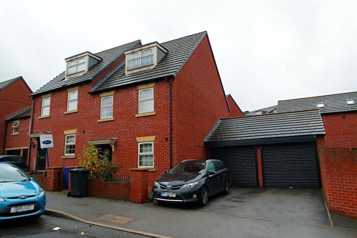 3 Bedroom Semi Detached House To Rent In Midhill Road, Heeley, S2