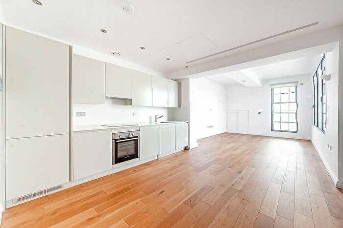 2 Bedroom Flat To Rent In Western Avenue, Perivale, Greenford, UB6