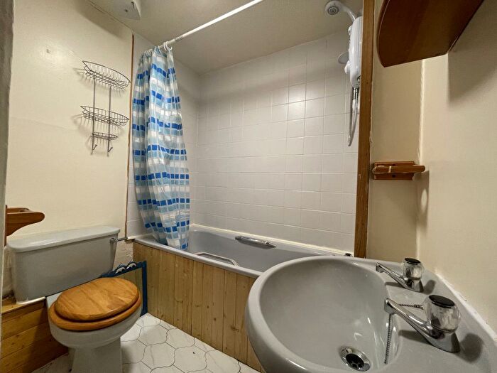 2 Bedroom Flat To Rent In Dens Road, Dundee, DD3