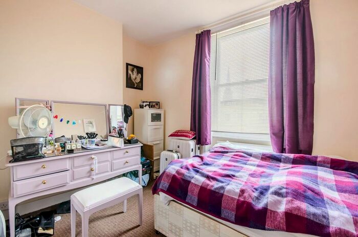 2 Bedroom Flat To Rent In Vanbrugh Park, Blackheath, London, SE3
