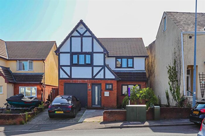 4 Bedroom Detached House For Sale In Dobbins Road, Barry, CF63