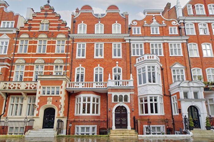 1 Bedroom Flat For Sale In Lennox Gardens, London, SW1X