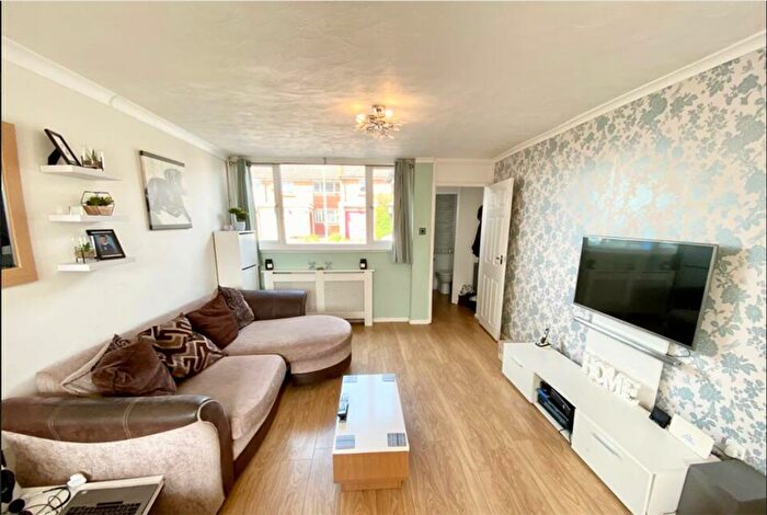 3 Bedroom End Of Terrace House For Sale In Heron Way, Lower Stoke, Rochester, Kent, ME3