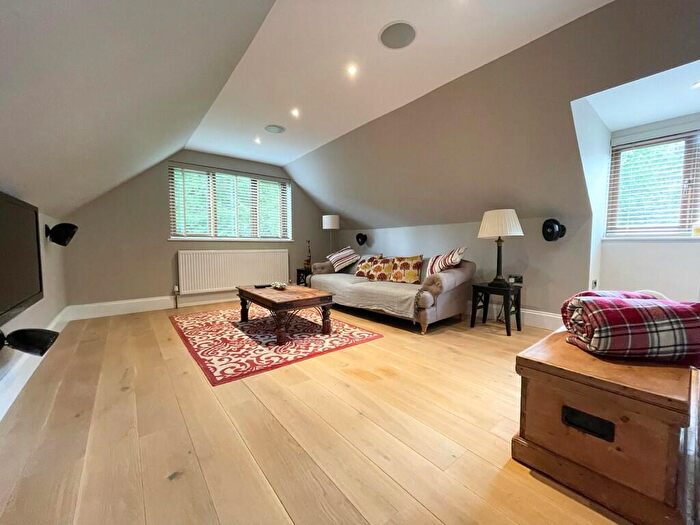 1 Bedroom Maisonette To Rent In Guildford Road, Frimley Green, GU16