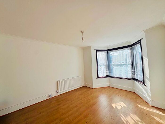 2 Bedroom Flat To Rent In Norfolk Road, Seven Kings, Ilford, IG3