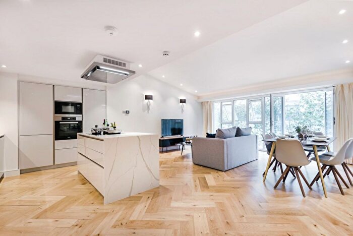 2 Bedroom Flat To Rent In Mansfield Mews, London, W1G